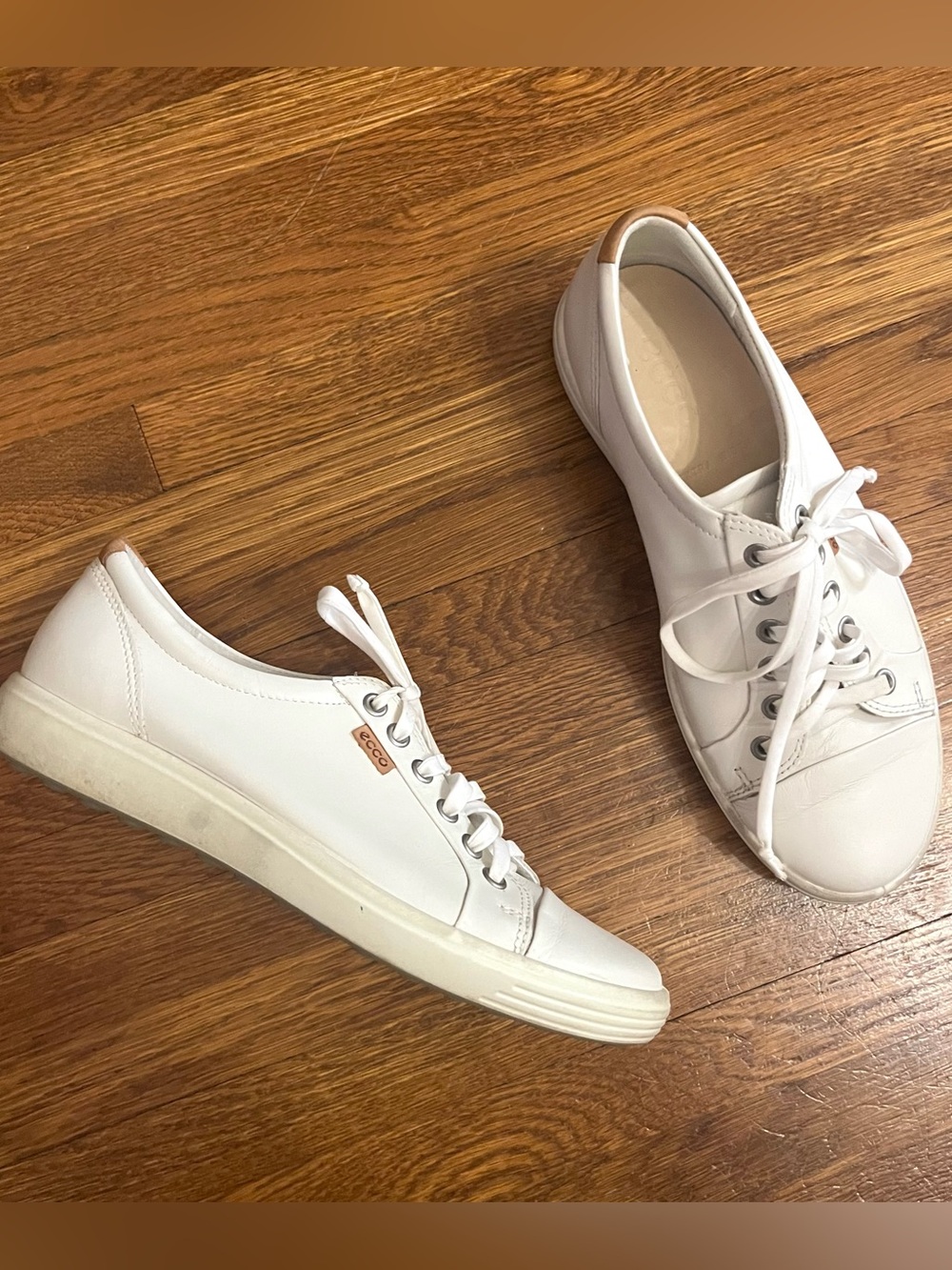Ecco white leather tennis shoes sneakers 8 8.5 women’s travel minimalist comfort